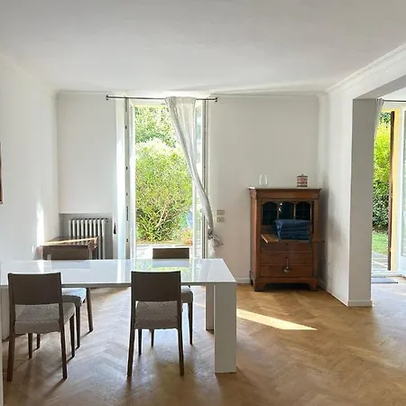 Vagabunda Sea & Garden *